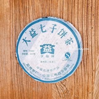 【茶韻】2007年大益8582-701生茶357g*1餅 普洱茶 茶葉禮盒(附茶樣10g.收藏盒.茶針x1.可提袋)