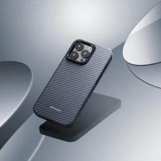 【PITAKA】iPhone15 Pro 航太纖維磁吸軍規手機殼黑灰款(32g 全球最薄 MagSafe 防撞)