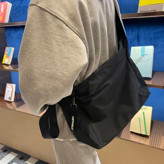 【WHOSE BAG】韓國製 簡約大容量防潑水男側背包 NO.LF1194(男斜背包 女斜背包 女側背包)