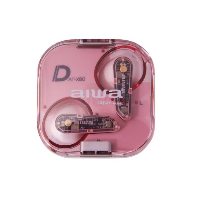  AIWA愛華 AT-X80D 藍芽耳機，採用5.3版本傳輸，半入耳式設計輕盈僅4g，適合運動防潑水使用。內建麥克風靈敏度-39dB，支援Android與iOS線控，TYPE-C快速充電，包含充電盒與收納袋。113dB高靈敏度音質出色，多色選擇（黑、白、粉紅、紅、綠），一年保固，中國製造，NCC認證CCAJ23LP2410T2。 