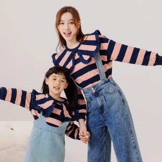 【OB 嚴選】彈性條紋荷葉造型大領片上衣親子款女 《AB18976》