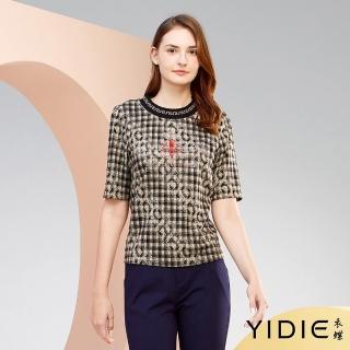 【YIDIE 衣蝶】字母燙鑽格紋五分袖保暖針織上衣-黑