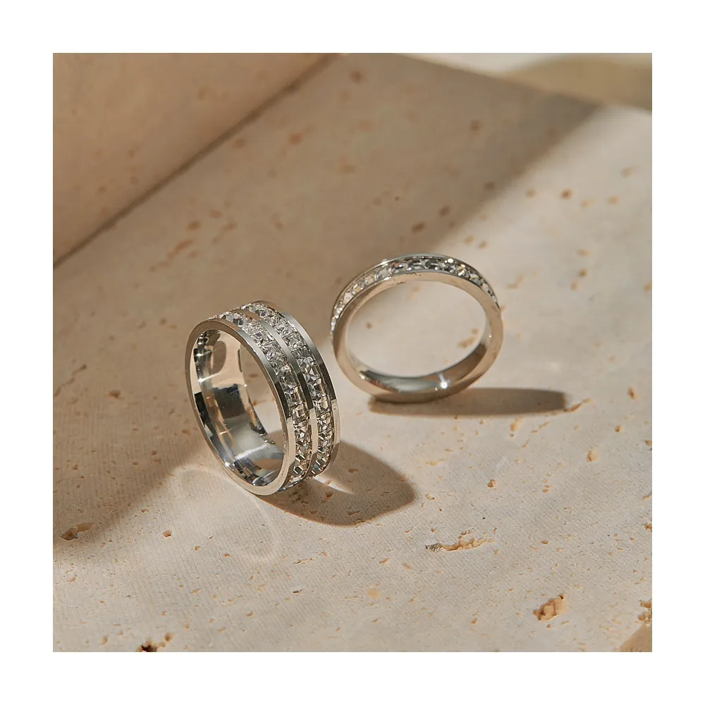 【OB 嚴選】抗過敏鈦鋼鑲嵌鋯石排鑽戒指 《XC0025》
