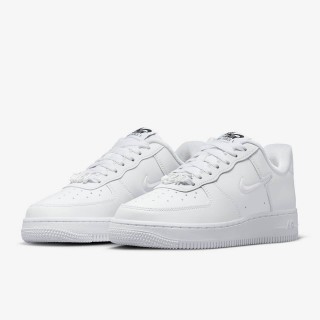 【NIKE 耐吉】休閒鞋 運動鞋 WMNS AIR FORCE 1 07 SE 女鞋 白(FB8251100)