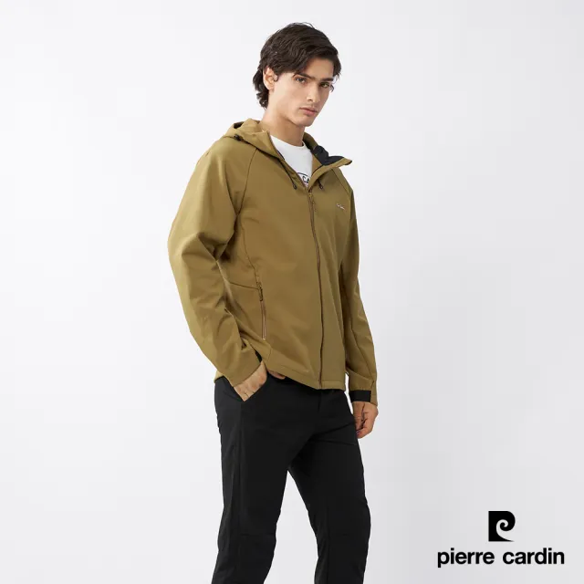 【pierre cardin 皮爾卡登】網路獨家 男款 防風防潑水彈性機能素色軟殼衣外套-土黃色(7235793-85)