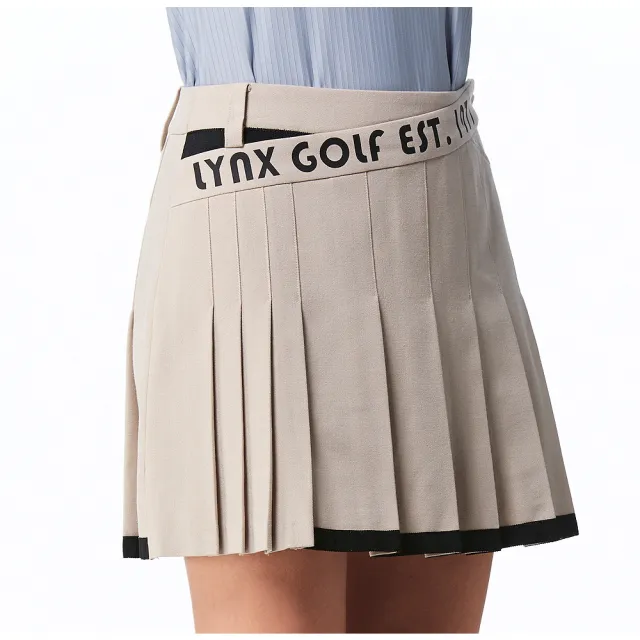 【Lynx Golf】女款日本進口布料彈性舒適百褶裙造型下擺剪接織帶設計休閒短裙(淺卡其色)