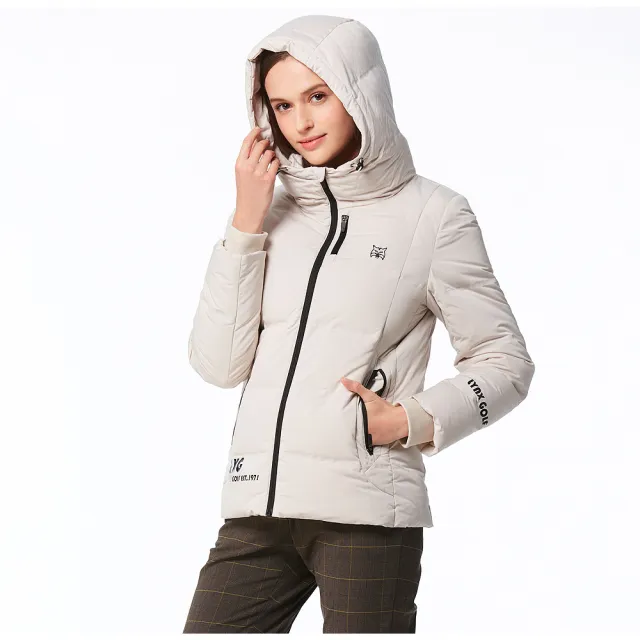 【Lynx Golf】女款保暖舒適羽絨壓線造型胸袋設計拉鍊口袋長袖不可拆式連帽外套(二色)