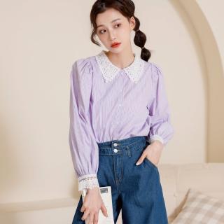 【OB 嚴選】蕾絲娃娃領撞色條紋拋袖襯衫上衣 《AB19027》