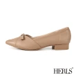 【HERLS】低跟鞋-溫柔蝴蝶結造型拼接尖頭低跟鞋(奶茶色)