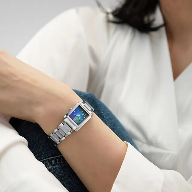 【CITIZEN 星辰】限量款千彩之海真鑽光動能時尚女錶-藍x銀/21.5mm(EW5591-60L)618 禮物