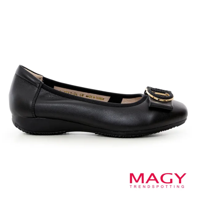 【MAGY】造型飾釦鬆緊帶真皮平底鞋(黑色)