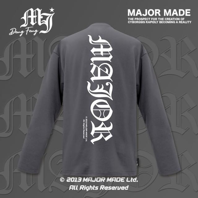 【MAJOR MADE】哥德字後背直向刺繡文字長TEE(#歌德#長袖上衣)