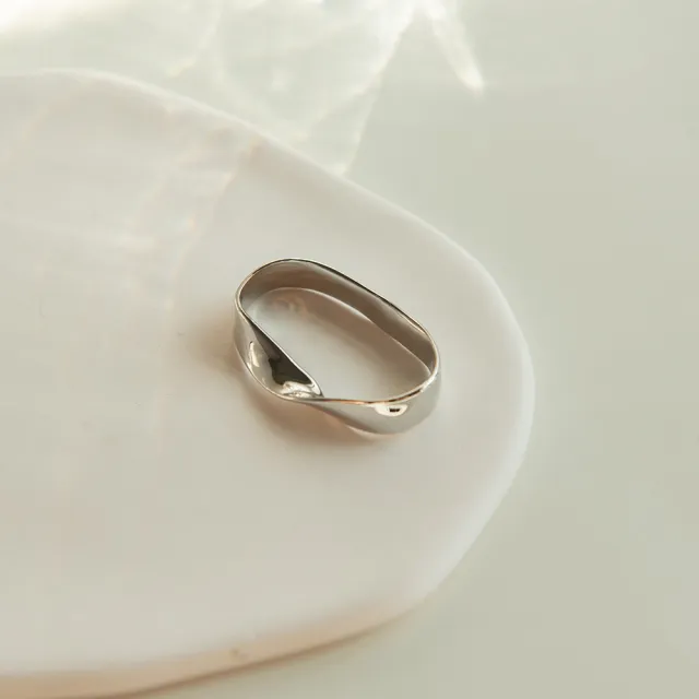 【Queenshop】女裝 正韓 簡約扭結造型設計雙指戒指 現+預 07060220