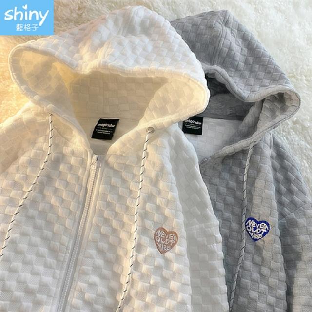 【Shiny 藍格子】愛心刺繡字母抽繩連帽外套 V3472 現+預(女裝)