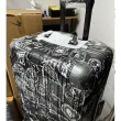 【SNOW.bagshop】29吋行李箱防盜鋁框隱藏外掛鈎(PC+ABS髮絲紋雙海關鎖360度旋鋁金防撞)