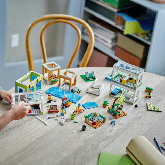 【LEGO 樂高】城市系列 60365 公寓大樓(男孩玩具 兒童積木 女孩玩具 DIY積木)