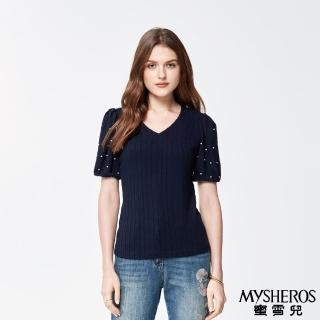 【MYSHEROS 蜜雪兒】造型上衣 V領螺旋紋設計 珍珠裝飾燈籠袖(深藍)