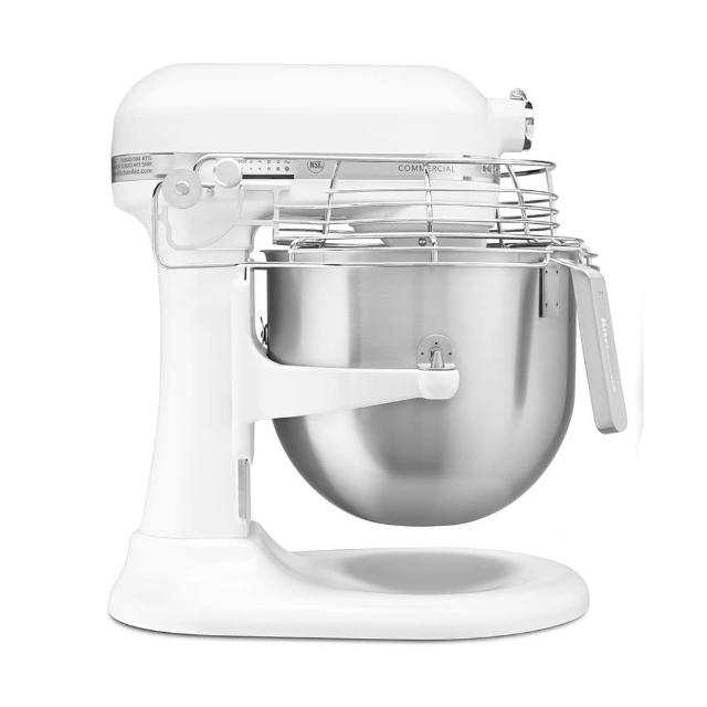  【KitchenAid 3KSMC895 8QT】商用級桌上型攪拌機，專為專業烘焙設計，容量達8QT（約7.6L），適合打麵糰、奶油等大份量操作。升降式結構易於使用，10段速調整提供精準控制。配備不鏽鋼盆、打蛋器、麵團勾、攪拌槳及防護罩，功率500~600W，110V/60Hz運作。本體尺寸43.6 x 34 x 49.6 cm，重11.4kg，美國原裝生產，享1年保固。完美適用於咖啡廳、麵包店或家庭烘焙愛好者，讓您的廚房升級！規格及配件以實際出貨為準。 