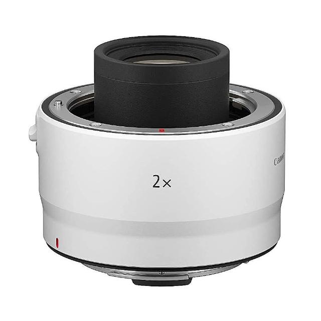 Canon 佳能 Extender RF 2x 是專為 RF 接環鏡頭設計的 2 倍延長鏡，能輕鬆將焦距放大 2 倍，提升野生動物和運動攝影的捕捉能力。光學效能優異，維持高畫質與自動對焦，支援 EOS R5、R6 等機型，完美適用於專業攝影師需求。