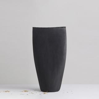 【3,co】弧形扁口花器(碳黑)