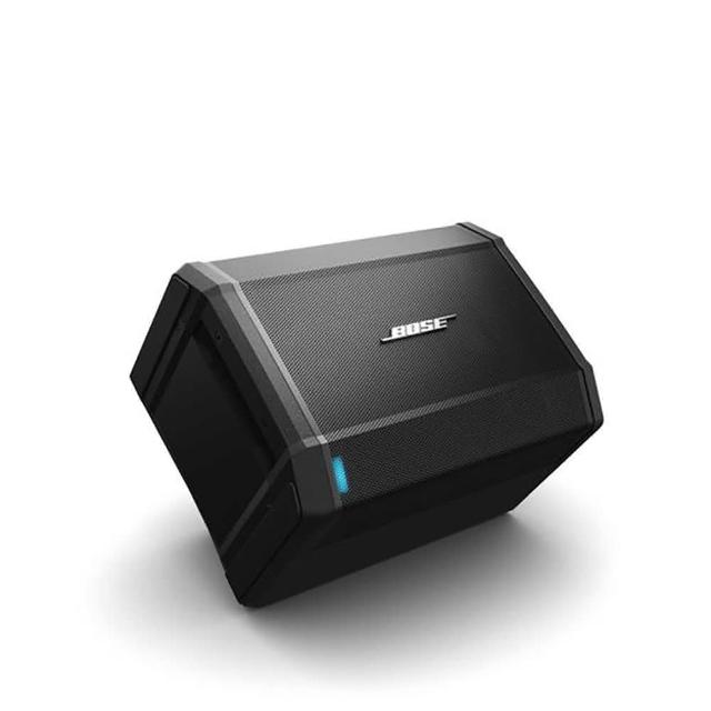  BOSE S1 Pro 組合式音響是專業級便攜音響系統，支援藍芽連線與USB播放，尺寸高42cm x 寬35.5cm x 深32cm，重量僅6.5kg，黑色設計輕巧易攜。播放模式包括迴圈、隨機與單曲，micro USB介面，無WiFi支援。產地中國，1年保固，NCC認證CCAK22Y10110T9，BSMI R33807，適合戶外活動或小型表演使用，提升音質體驗。 