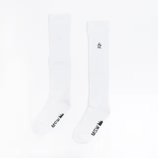 【Munsingwear】企鵝牌 女款白色百搭刺繡彈力中筒襪 MLRL0203