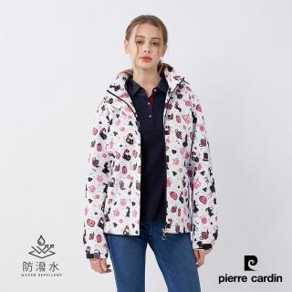 【pierre cardin 皮爾卡登】女款 戶外防風防潑水可拆帽愛麗絲印花外套-白色(6235793-90)