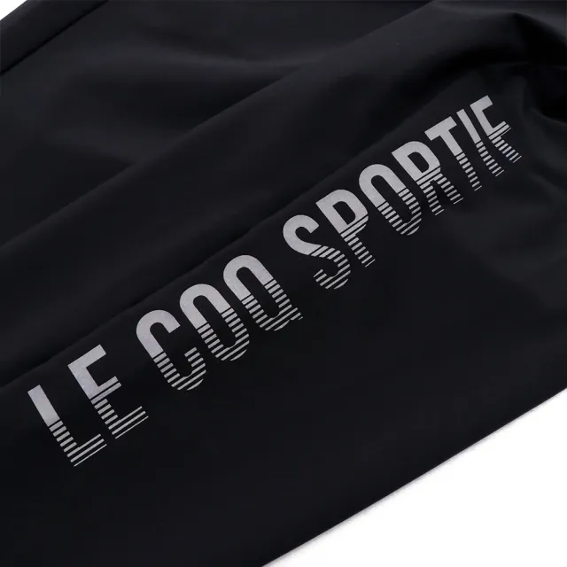 【LE COQ SPORTIF 公雞】四面彈潮流運動平織休閒長褲 男款-黑色-LWS81608