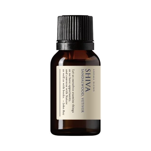 伊聖詩 瑜珈大師複方精華，結合自然造物法則，讓精油與人類緊密連結。可搭配基底油調製1-2%濃度的頭皮按摩油，或於乳液中加入1滴，輕柔呵護頭皮與肌膚。適合蒸氣吸入、精油嗅吸等多種使用方式，安心使用精油，提升生活品質。