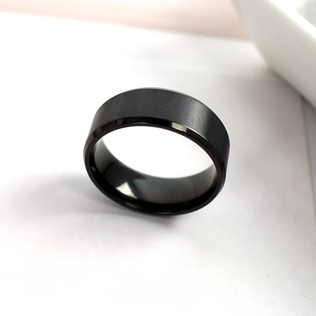 Jpqueen 方晶滿鑽華麗中性嘻哈鈦鋼戒指(2色戒圍可選)