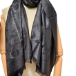 【COACH】COACH黑色C字 Logo羊毛真絲寬版長圍巾禮袋組贈原廠專櫃禮袋(羊毛真絲蠶絲)