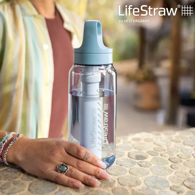 【LifeStraw】Go 提蓋二段式過濾生命淨水瓶 1L｜黑色(濾水瓶 登山 健行 露營 旅遊 急難 求生)