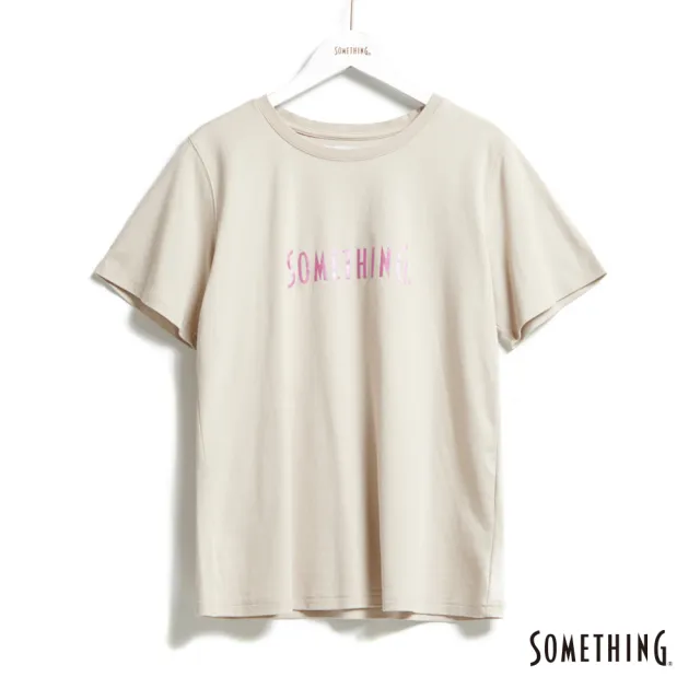 【SOMETHING】女裝 基本LOGO短袖T恤(淺卡其)
