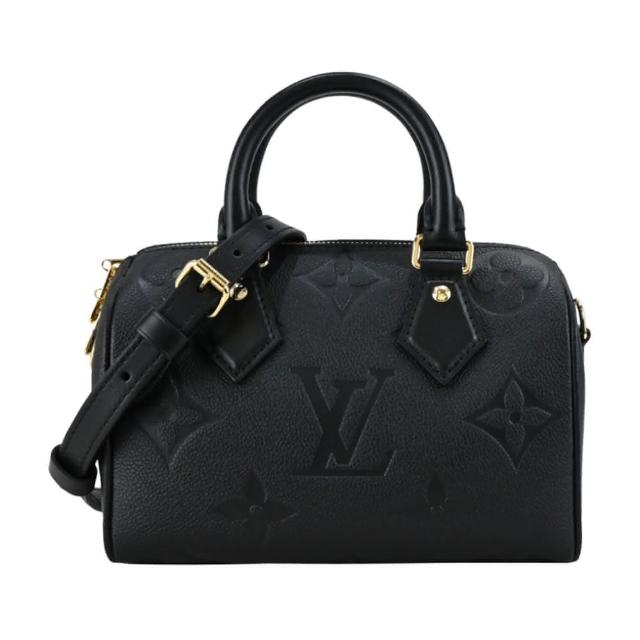 這款 LV M58953 經典 SPEEDY BANDOULIÈRE 20 系列 Empreinte 牛皮手提斜揹包，以經典設計與高品質牛皮製成，展現路易威登標誌性的奢華風格。適合日常出勤與休閒場合，輕便實用且時尚百搭，是追求優雅與實用兼具的時尚人士必備的配件。