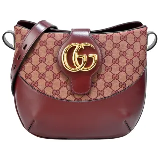 【GUCCI 古馳】Arli GG織布皮革拼接磁釦斜肩背包(酒紅)