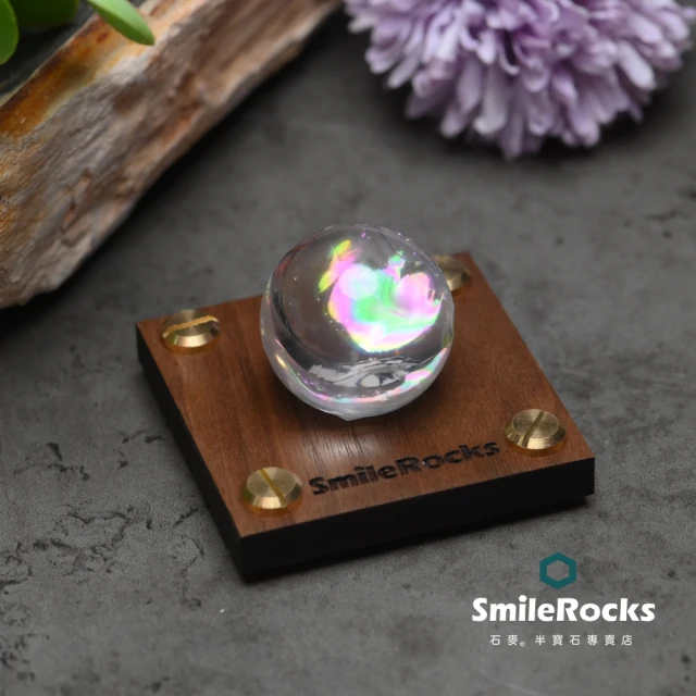 【SmileRocks 石麥】白水晶帶彩虹光球 直徑3.2cm No.051581227(附SmilePad 6X6底板)