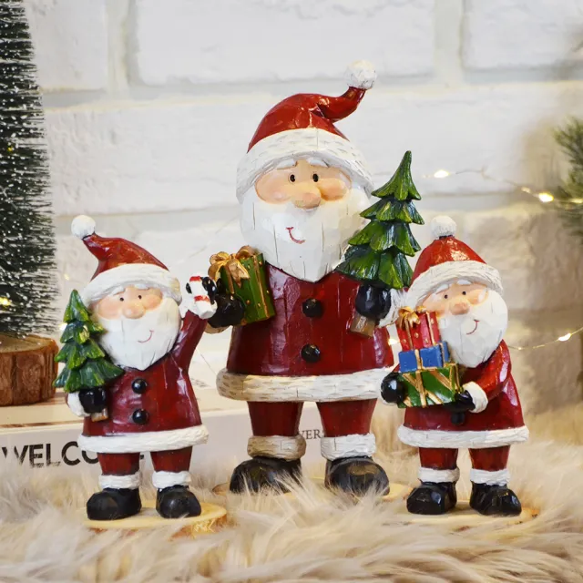 【YU Living 信歐傢居】日本進口 聖誕老公公抱聖誕樹公仔擺飾 6吋高(紅色/聖誕樹版.居家裝飾.人偶)