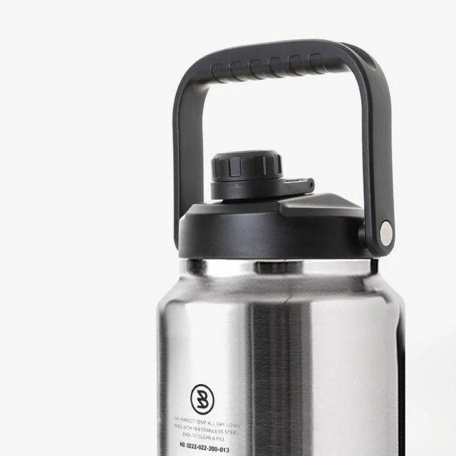 【BROOKLYN WORKS】2.5L 不鏽鋼保冰水壺 銀色(大容量 攜帶便利 保冰效果絕佳 不含BPA)