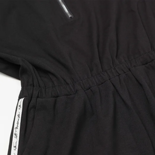 【OUWEY 歐薇】個性拉鍊領口鬆緊縲縈涼感運動洋裝(黑色；S-L；3223327016)