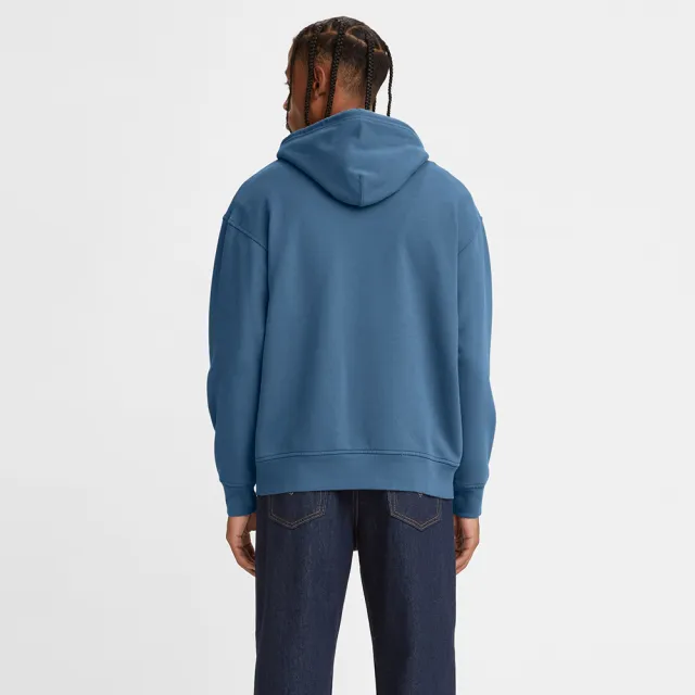 【LEVIS】男 寬鬆版重磅口袋帽T/精工刺繡徽章海報體Logo/400GSM厚棉 海洋藍 熱賣單品 38479-0158