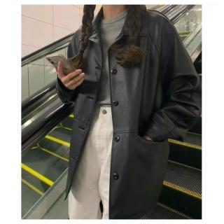 【AKARA】中大服飾 女裝 率性中長版排扣翻領大口袋PU皮衣外套 M-3XL 現+預