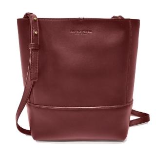 【BOTTEGA VENETA 寶緹嘉】576173 經典柔軟小羊皮壓紋LOGO素色水桶款單肩/斜揹包(酒紅色)