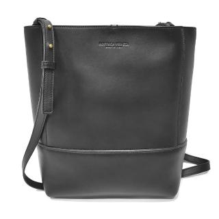 【BOTTEGA VENETA 寶緹嘉】576173 經典柔軟小羊皮壓紋LOGO素色水桶款單肩/斜揹包(黑色)
