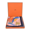 【Hermes 愛馬仕】Au Royaume dHelios 70 cm手工捲邊斜紋真絲方巾(深橘/藍/黏土綠)