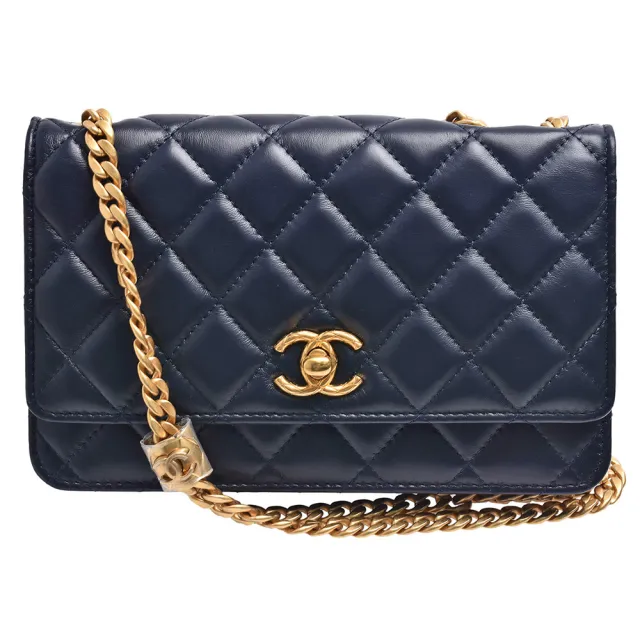 【CHANEL 香奈兒】經典刻紋雙C LOGO菱格紋小羊皮WOC可調節鏈帶肩/斜背包(深藍色AP3043L-BLUE-GPN)