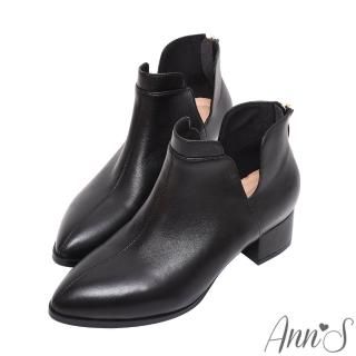 【Ann’S】愛莉諾-激瘦長腿真皮側V挖空低跟短靴4.5cm(黑)