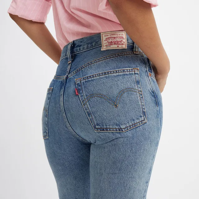 【LEVIS】女 501高腰合身排釦直筒牛仔長褲/有機面料//不收邊褲管/淺藍水洗 熱賣單品 A8423-0001