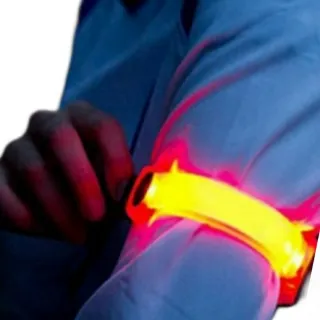 【Ainmax 艾買氏】LED 發光臂帶 發光手環 運動臂帶 運動手環 腳環 反光條 警示燈(買就送發光 LED燈)