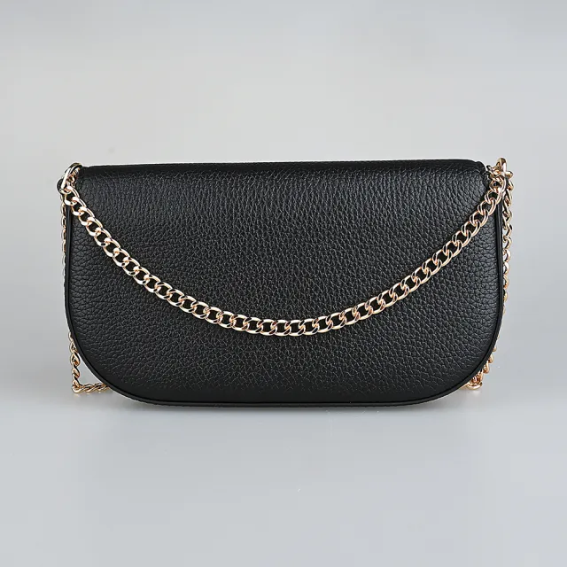 【TORY BURCH】Chelsea金屬LOGO荔枝紋皮革翻蓋吸扣小斜背包(黑)