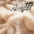 【A&R】輕奢華托斯卡兔兔絨毛毯+手提袋 三色任選(160x200cm 沙發毯 雙人被 毯子 保暖毯 絨毯 棉被/冬被)